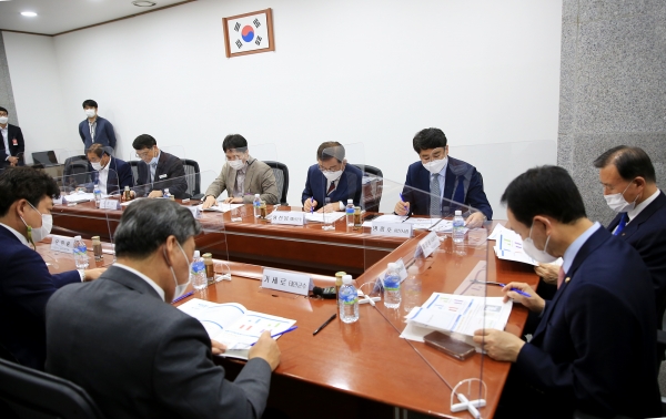 지난 28일 국회의원회관 간담회장에서 열린 서해안내포철도 국가계획 반영을 위한 국회토론회 모습