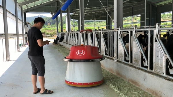 로봇조사료 급이기