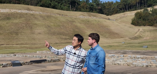 최태성 강사 부여 홍보 유튜브 영상 촬영 장면(부여 나성)