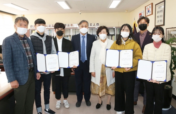 이선자 덕천장학회장, 공주대 학생들에게 장학금 전달