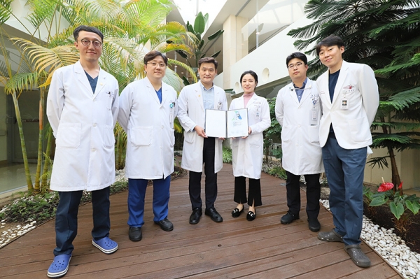 유성선병원 뇌졸중센터, 뇌혈관 질환 치료 우수 기관 선정  (왼쪽에서부터 조성래 센터장, 이창주 전문의, 한호성 부원장, 최여름 전문의, 강창우 전문의, 김민지 전문의)