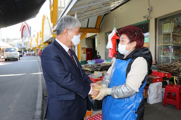 문정우 금산군수 금산금빛시장 민생현장 방문 모습