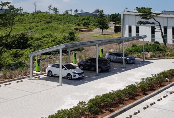 분산전원 하이브리드형 태양광 ESS 기반 전기차 충전시스템.