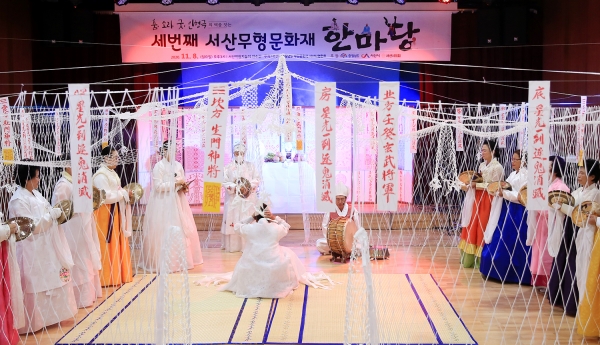 지난 8일 박첨지놀이전수관에서 열린 서산무형문화재 한마당 공연장면