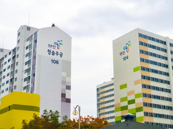 ‘공동주택 관리비용 지원사업’을 통해 외벽을 도장한 주공아파트 모습.