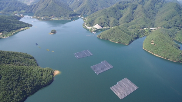 충주댐 수상태양광발전설비