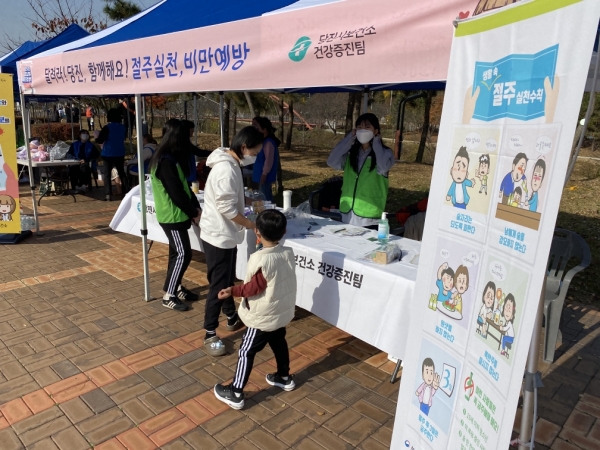 지난 주말  어름수변공원에서 실시한 캠페인