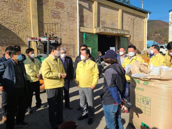 박정현 군수, 공공비축미 건조벼 매입(외산농협)현장 찾아 농민격려
