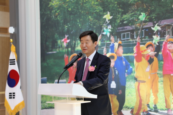 이창재 한국산림복지진흥원장이 12일 전남 나주시 금성산로 국립나주숲체원 대강당에서 열린 나주숲체원 개원식에서 환영사를 하고 있다