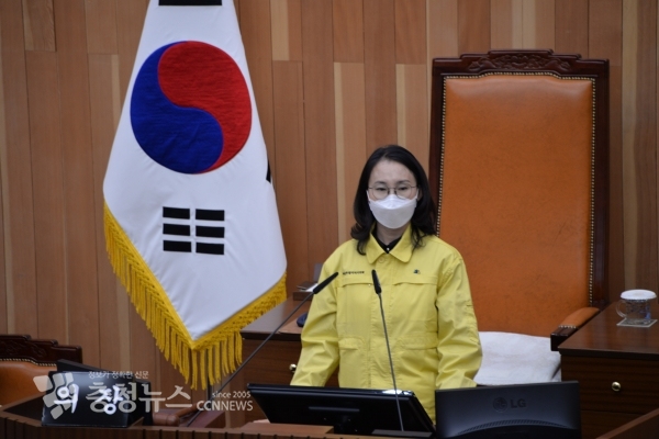 이윤희 세종시의회 제2부의장은 12일 의회 본회의장에서 열린 제66회 정례회 시정질문 첫날 진행을 하고 있다.