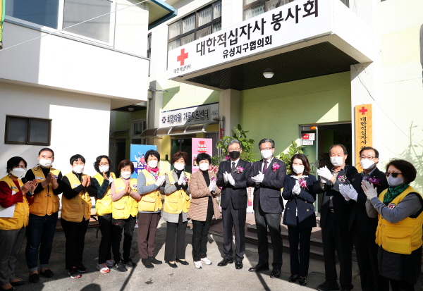12일 오전 유성커뮤니티센터에서 대한적십자사 유성지구협의회 사무실 이전 개소식이 진행