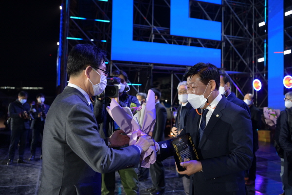 김진호 논산시의원 충남혁신도시 지정 공헌 감사패 수여