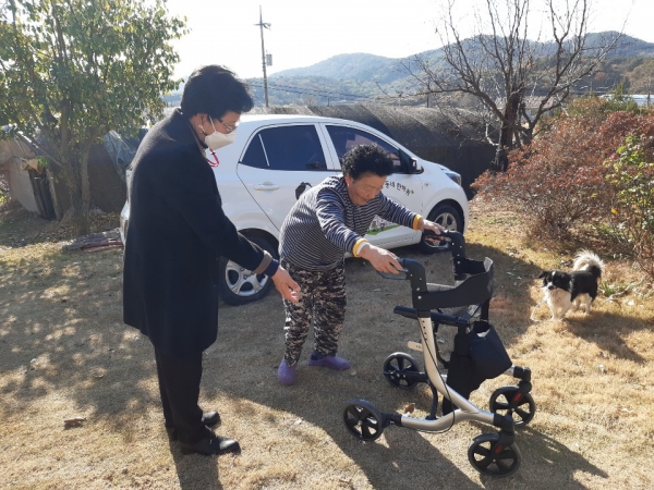 거동불편 어르신 실버카·워커 지원