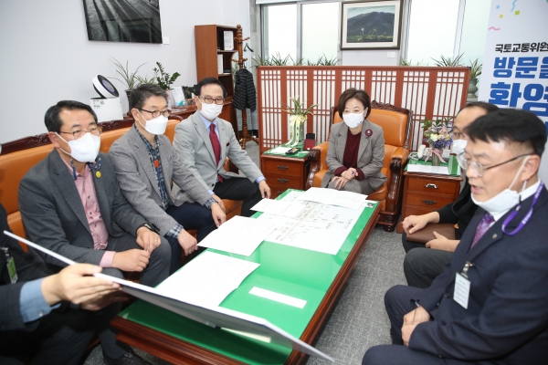 중부권 동서횡단철도 건설사업 공동건의문 국회 제출