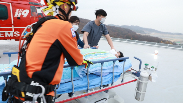 17일 세종특별자치시소방본부와 대형헬기 활용 대테러 긴급자원 수송훈련 실시