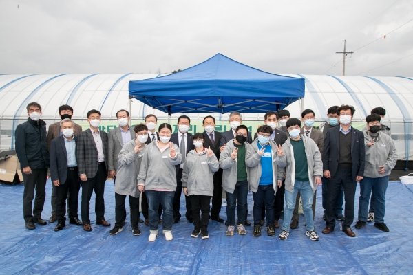 서부발전과 산돌학교 등 관계자들은 18일 발달장애인의 경제적 자립을 돕는 ‘힐링농장 산돌팜’ 개장식에 참석했다.