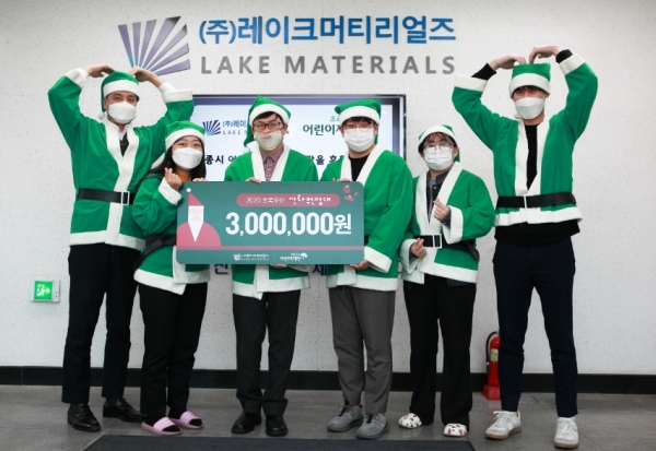 왼쪽에서 세 번째 (주)레이크머티리얼즈 박성수 상무