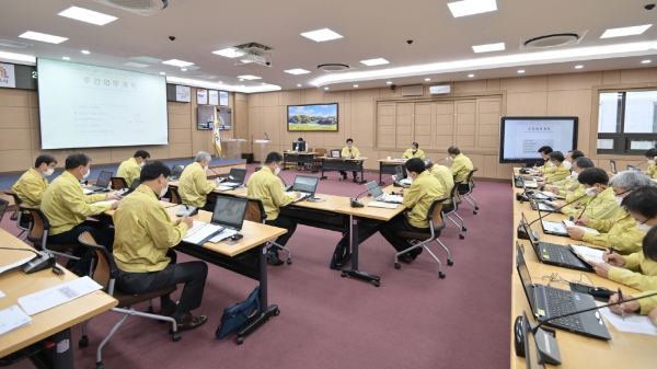 23일 시청 대백제실에서 열린 주간업무보고회 개최