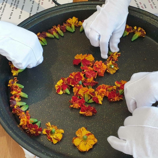 송악건강생활지원센터 힐링체험관에서 진행되는 꽃차체험 운영 사진