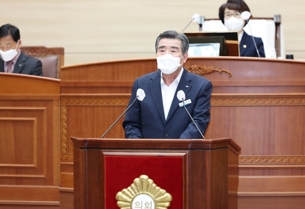 시정연설 하는 김동일 보령시장