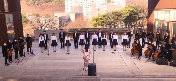 25일 대학 혜화문화관 중정에서 ‘2020 지역주민과 함께하는 코로나19 힐링 정오의 음악회’ 개최