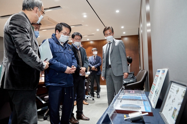 오세현 아산시장 ㈜케이테크놀로지 방문 모습