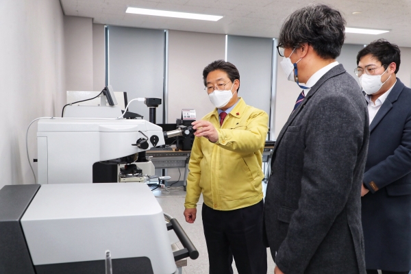 김홍장 당진시장, 첨단금속소재센터 현장 방문 모습