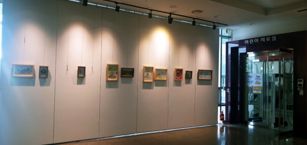 시립중앙도서관 해오름 갤러리에 전시된 그림