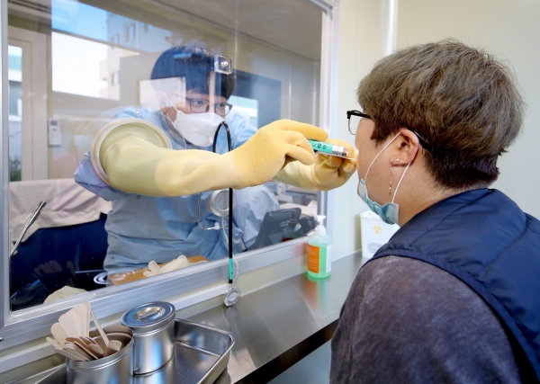 군 보건의료원 ‘호흡기전담클리닉’ 모습.