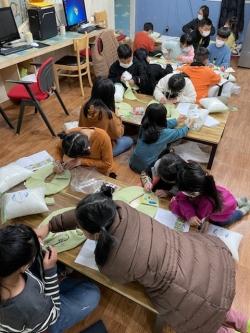 맞춤형 농촌체험키트 제작 장면