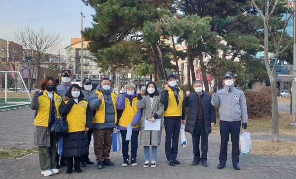 천안시와 경찰서, 청소년유해환경감시단의 합동 점검 모습