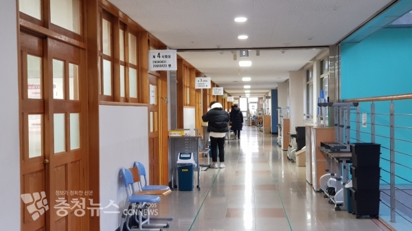 제4고사장인 양지고 2층에 마련된 시험실