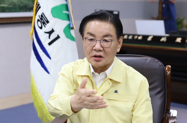 최홍묵 계룡시장