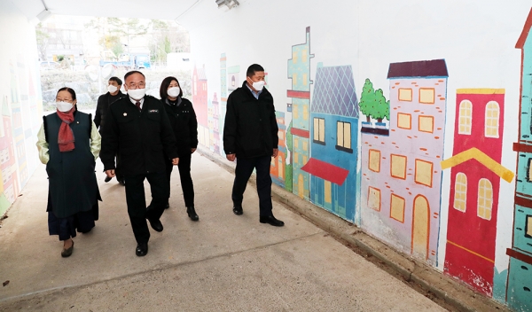 서산시의회 총무위원회 굴다리 환경개선공사 현장방문 모습.