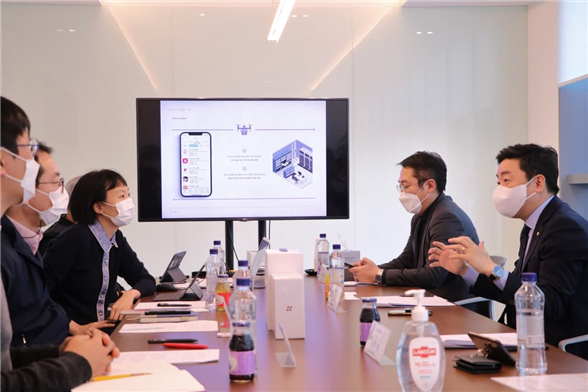 더불어민주당 강훈식 의원은 10일 판교 소재 드론기업 ‘디스이즈엔지니어링’(this is engineering Inc., 이하 ‘TIE’)을 방문해 관계자들과 간담회를 개최했다.