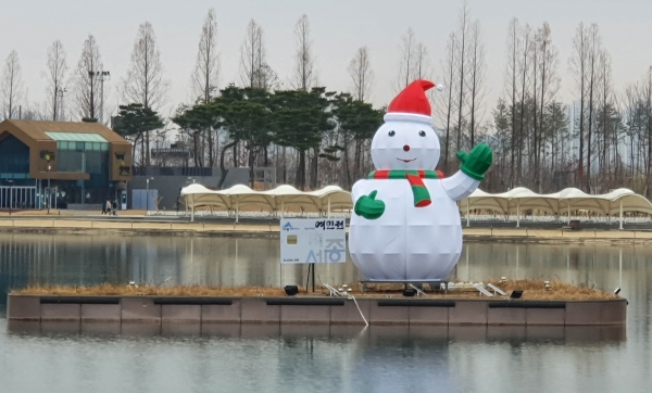 여민전 눈사람 조형물