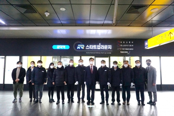 공덕역, 대전역 및 벡스코역 등 3개 역사에 창업․벤처기업 업무지원시설인 「KR스타트업라운지」 개소