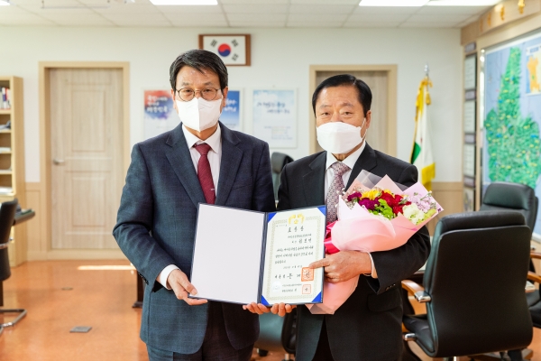 김보연 새마을운동 청양군지회장 ‘대통령 표창’(사진 오른쪽)