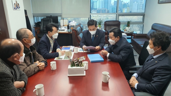 국회 방문 면담 장면