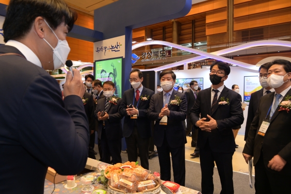 논산시  대한민국일자리엑스포에 참석한 황명선 시장 모습