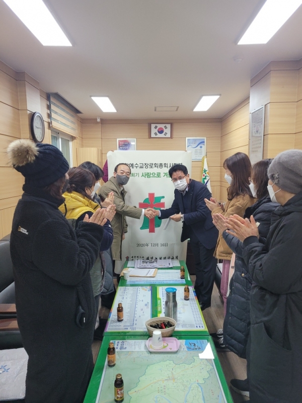 (부리면)금산 이웃돕기 성금 기탁 모습