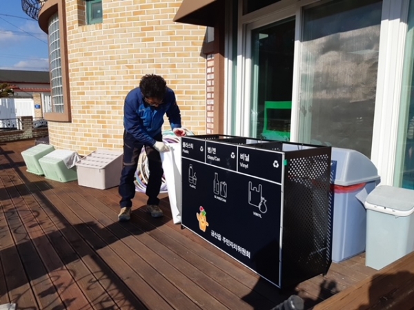 배부된 분리수거함 및 폐스티로폼함