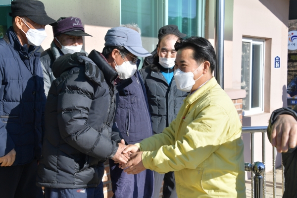 농약안전보관함 공급 장면