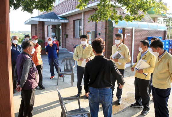 지난 10월 음암면 문율선 도로 확포장 사업 현장 점검