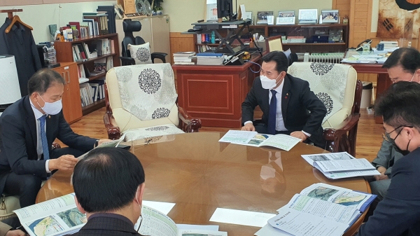 박정현 부여군수 산림청 방문 면담 장면