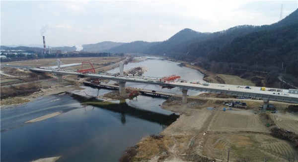 부용교(L=420m) 중앙 접속부(KEY SEG) 시공 전경