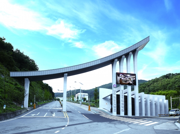 한국영상대학교 정문