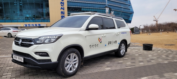 추가 확충한 이동식 악취 측정차량