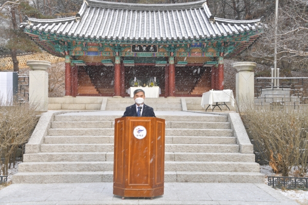 2021년 새해 첫날 부소산에 위치한 충령사에서 참배행사 모습