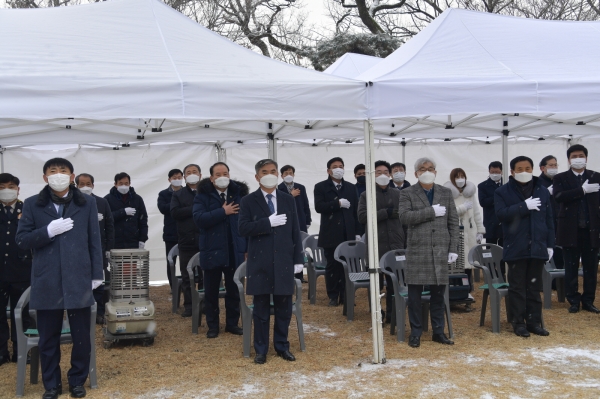 2021년 새해 첫날 부소산에 위치한 충령사에서 참배행사